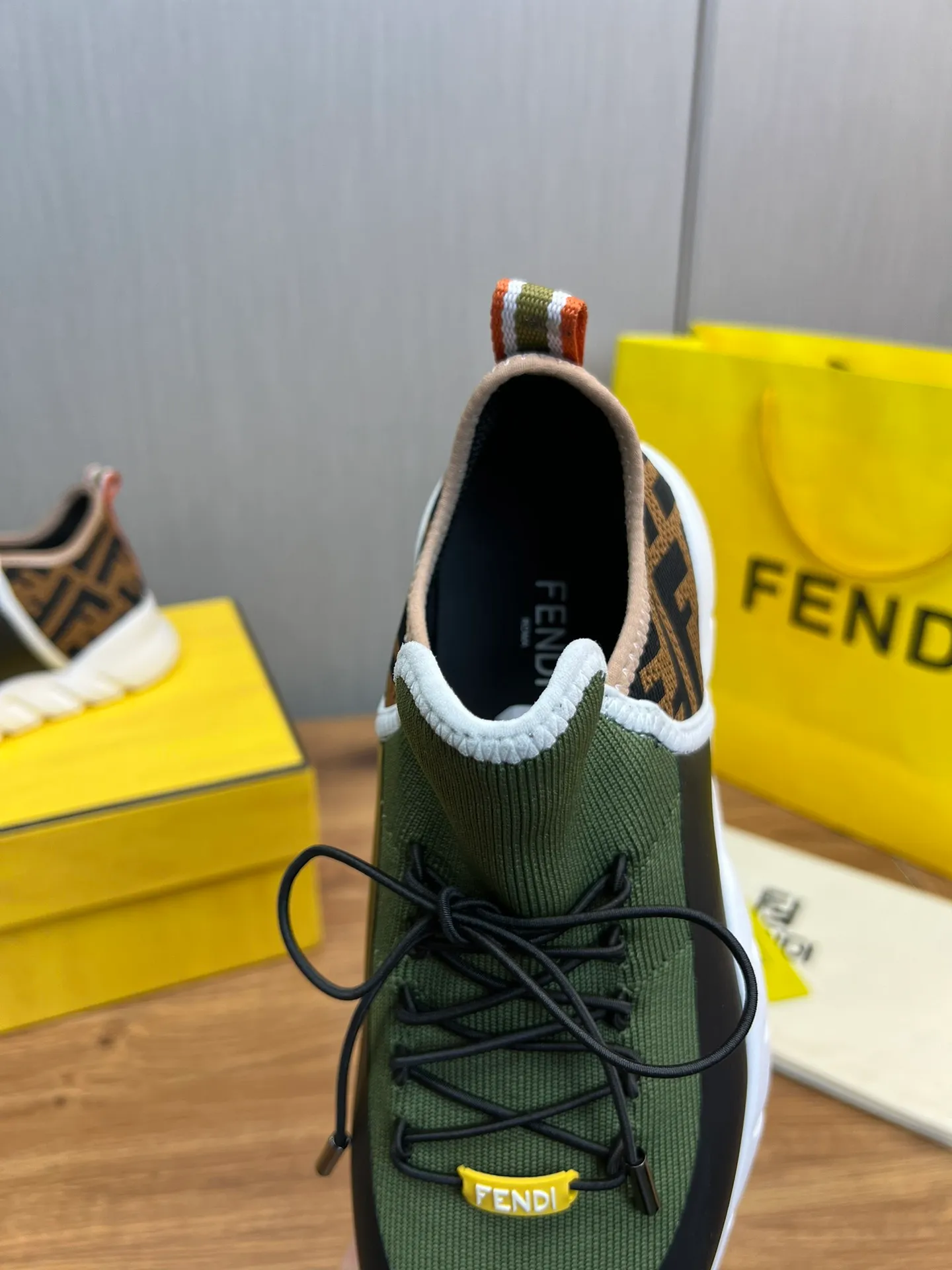 Men's shoes💰680💰 ＦＥＮＤＩ. Fendi🔍Top purchasing agent🇮🇹 The new and popular counter of the popular street boy monster has original factory configuration, original fly-knit fabric imported from Italy, high-quality printing technology, imported water-dyed cowhide with breathable mesh lining, breathable and comfortable, soles: original factory special soles are super comfortable, original factory single goods 🔍high quality, you can enter and leave the counter at will, welcome to compare, code number 39-44 (can be ordered 38.45.46)